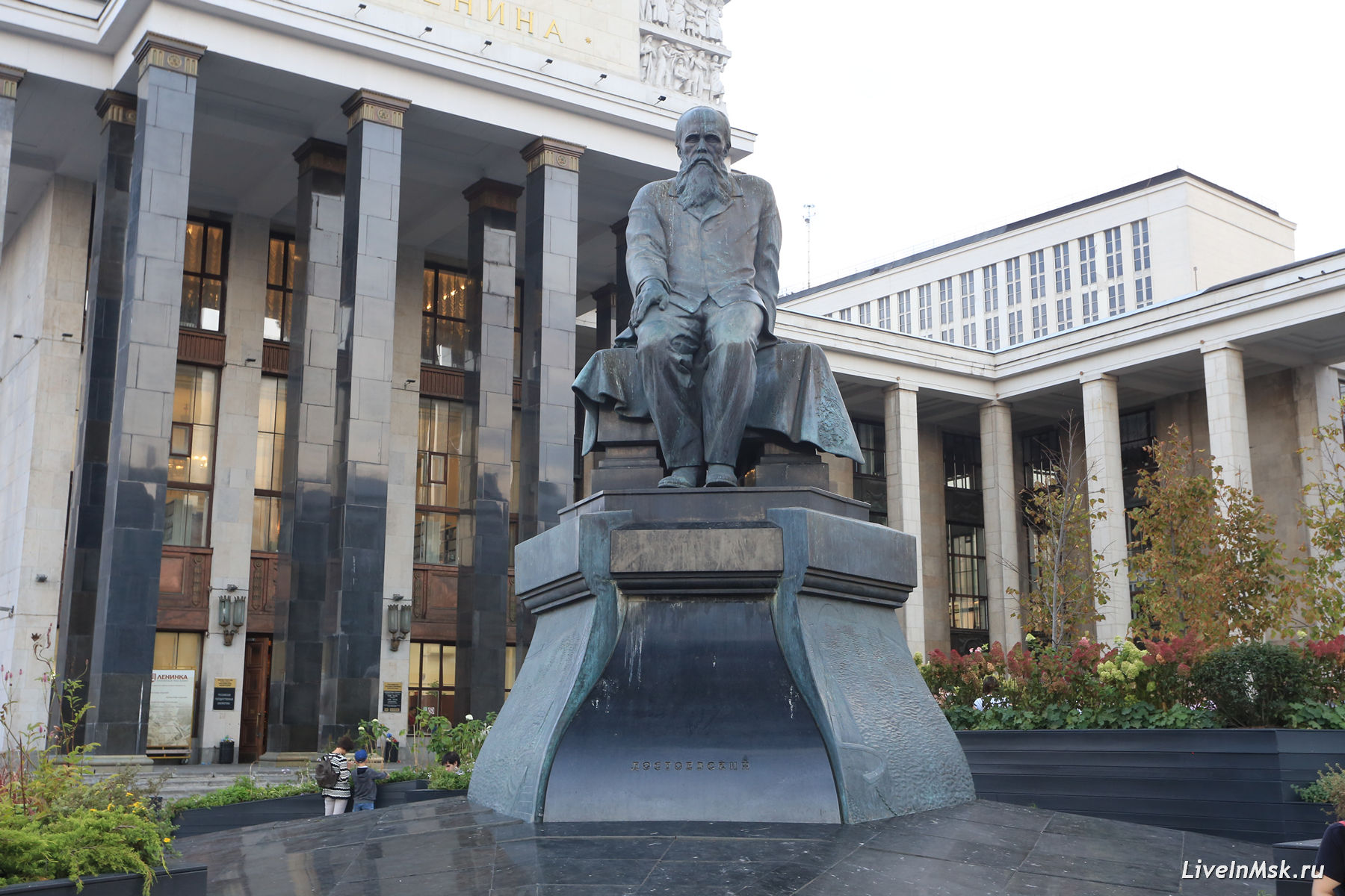 Памятник Ф.М. Достоевскому, фото 2018 года