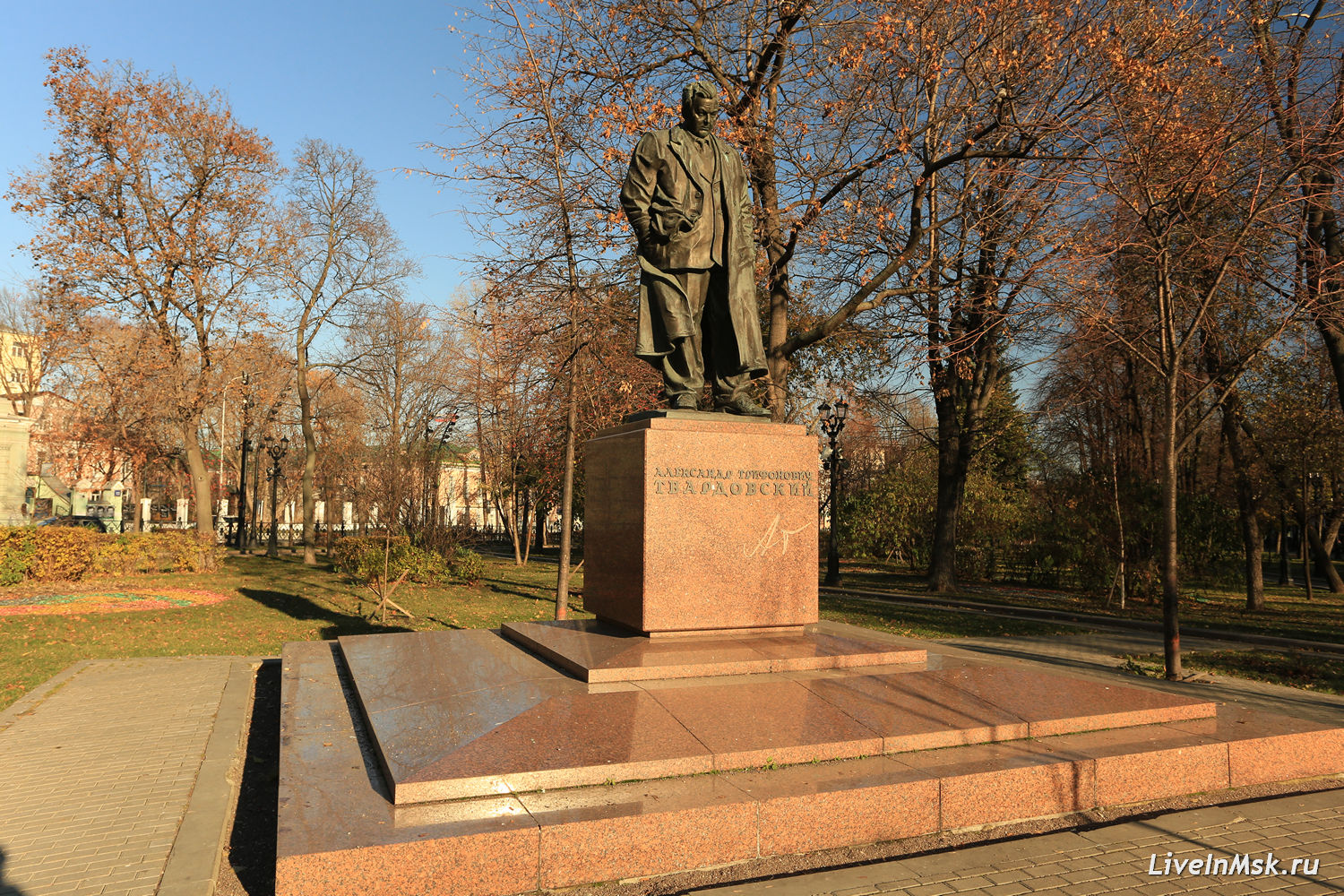 Памятник Александру Трифоновичу Твардовскому, фото 2018 года