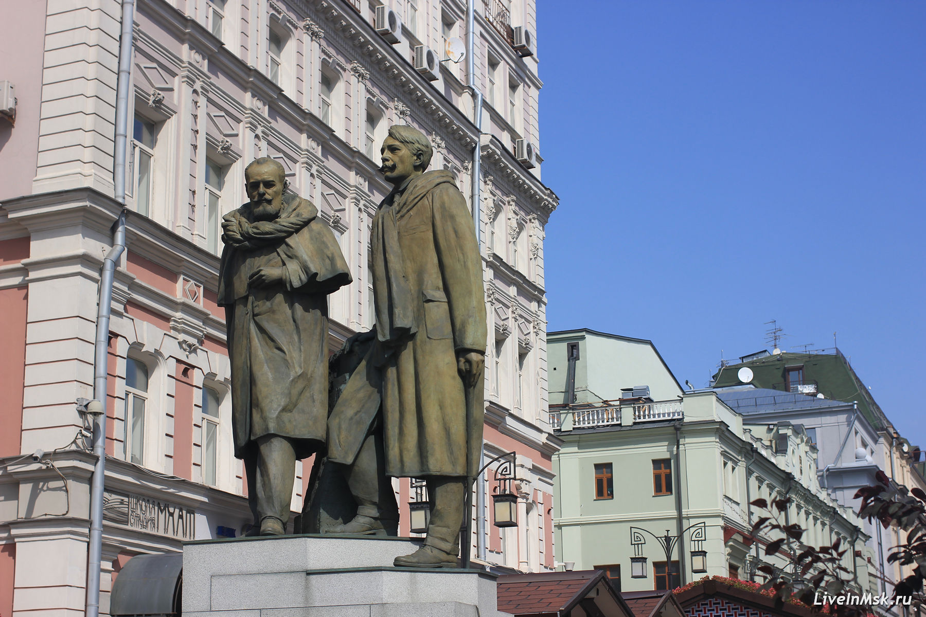 Памятник Станиславскому и Немировичу-Данченко