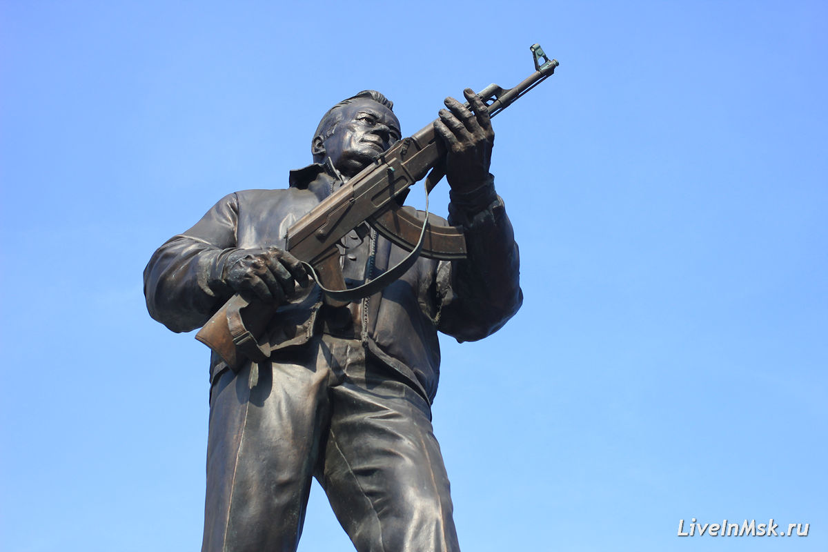 Памятник М.Т.Калашникову