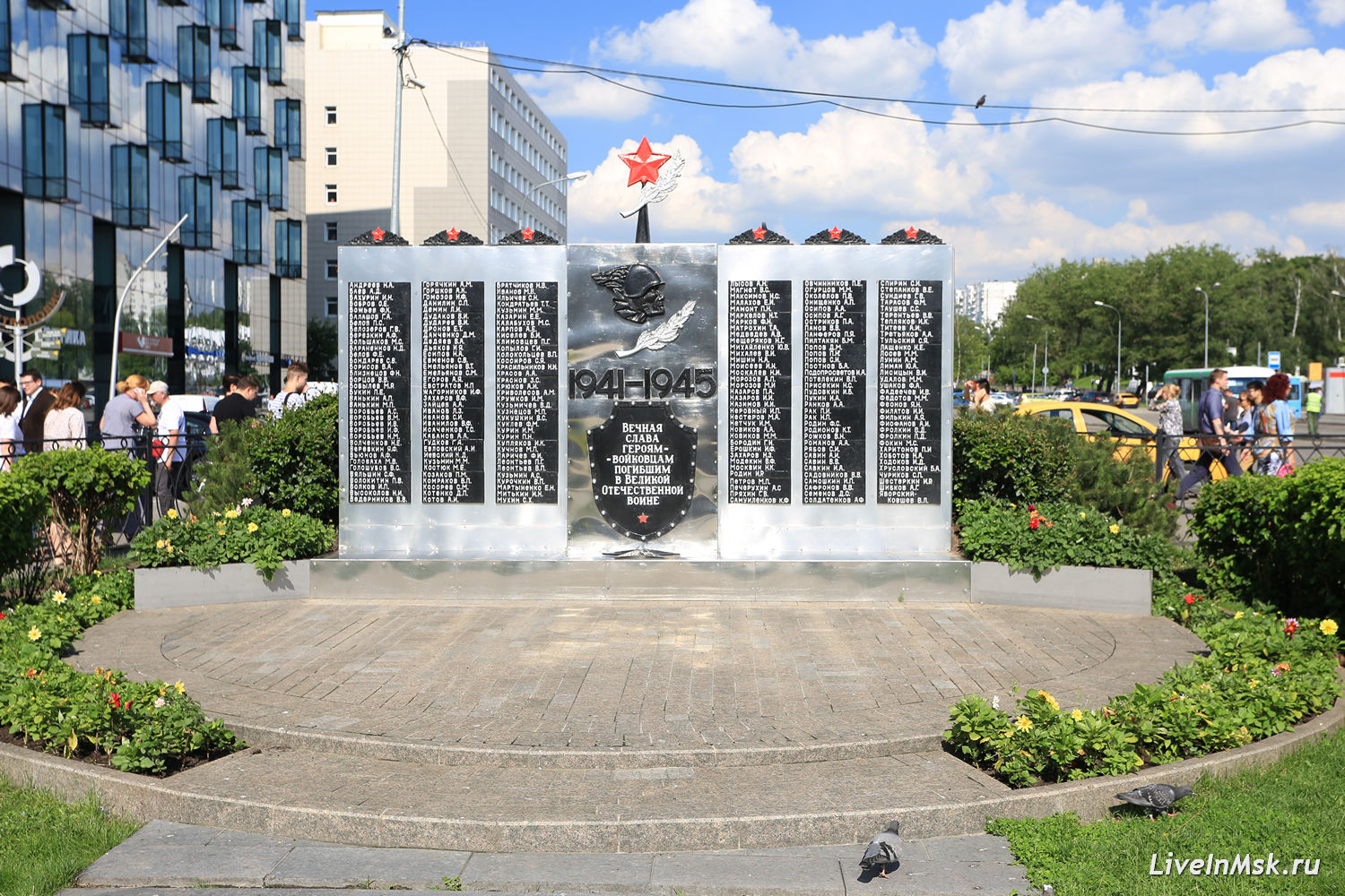 Мемориал у метро Войковская, фото 2017 года