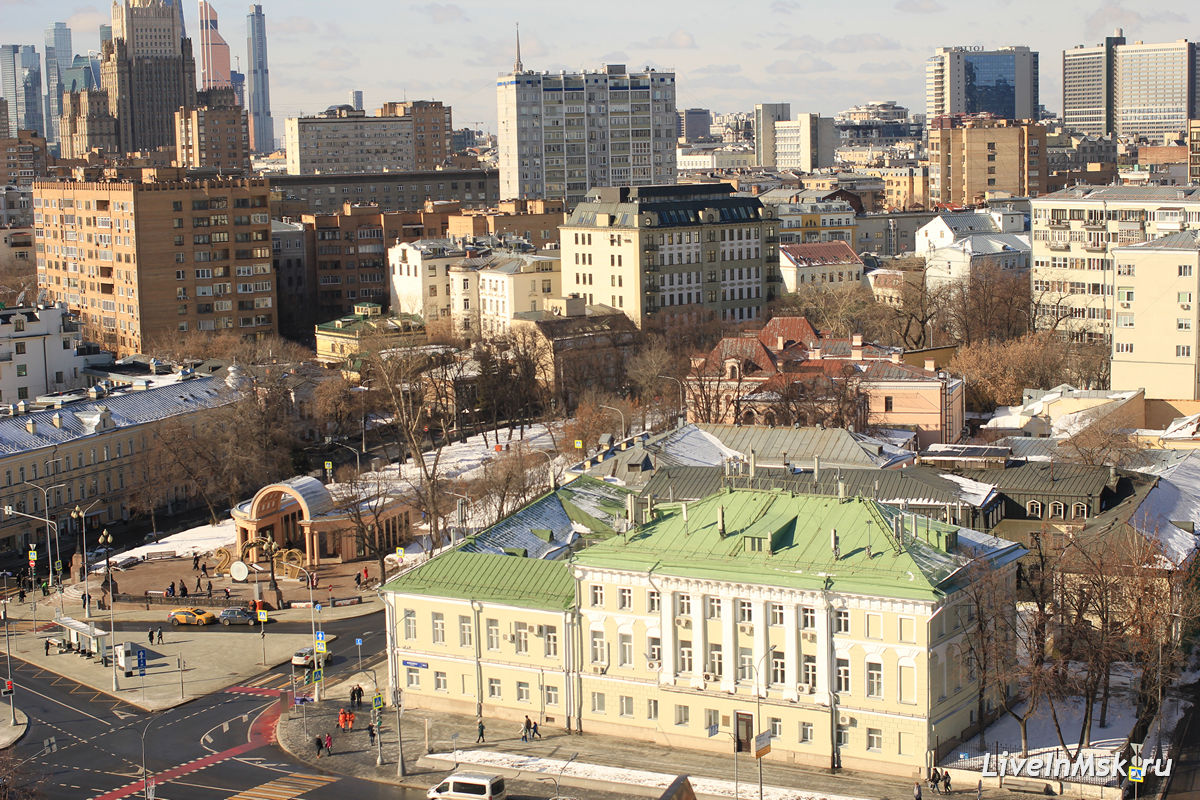 Вид со смотровой площадки Храма Христа Спасителя (2019 год)