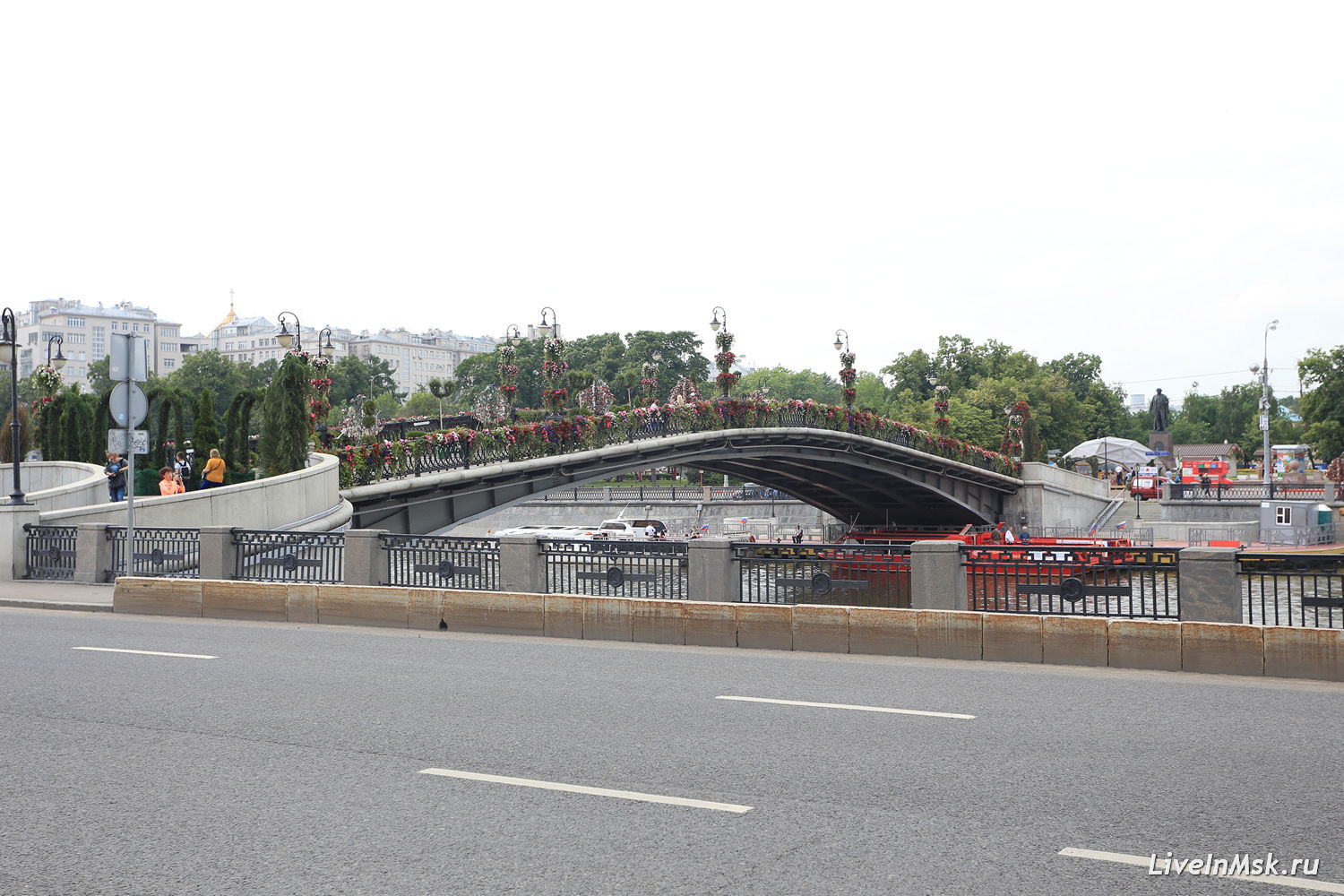 Лужков мост, фото 2016 года